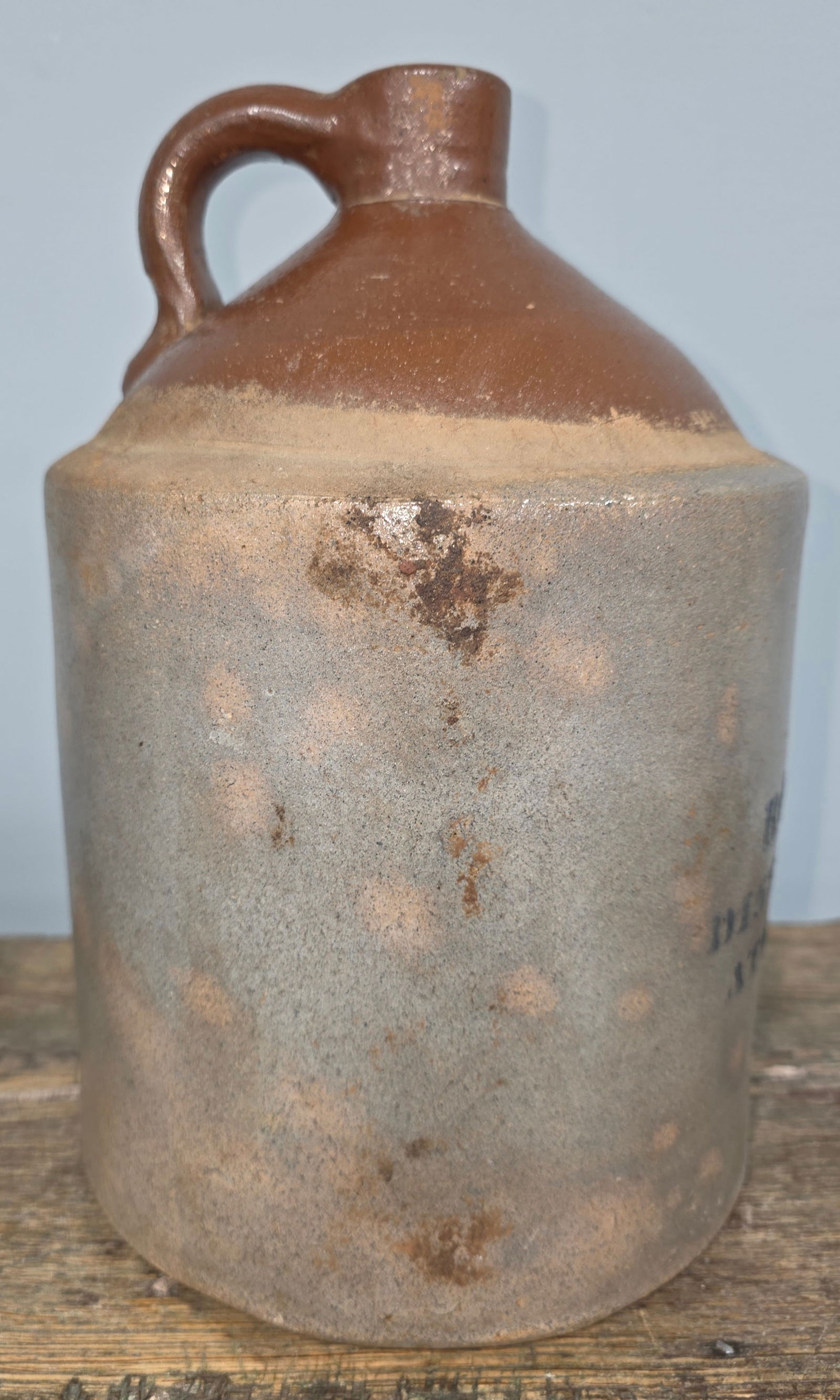 1880s R.M. Rose 1 Gal Whiskey Jug: Early 1880s R.M. Rose One Gallon Whiskey Advertising Jug with a strong colbalt stencil. Has a salt-glaze body and slip glaze top. Collector grade condition with no cracks, chips or repairs. Standing: