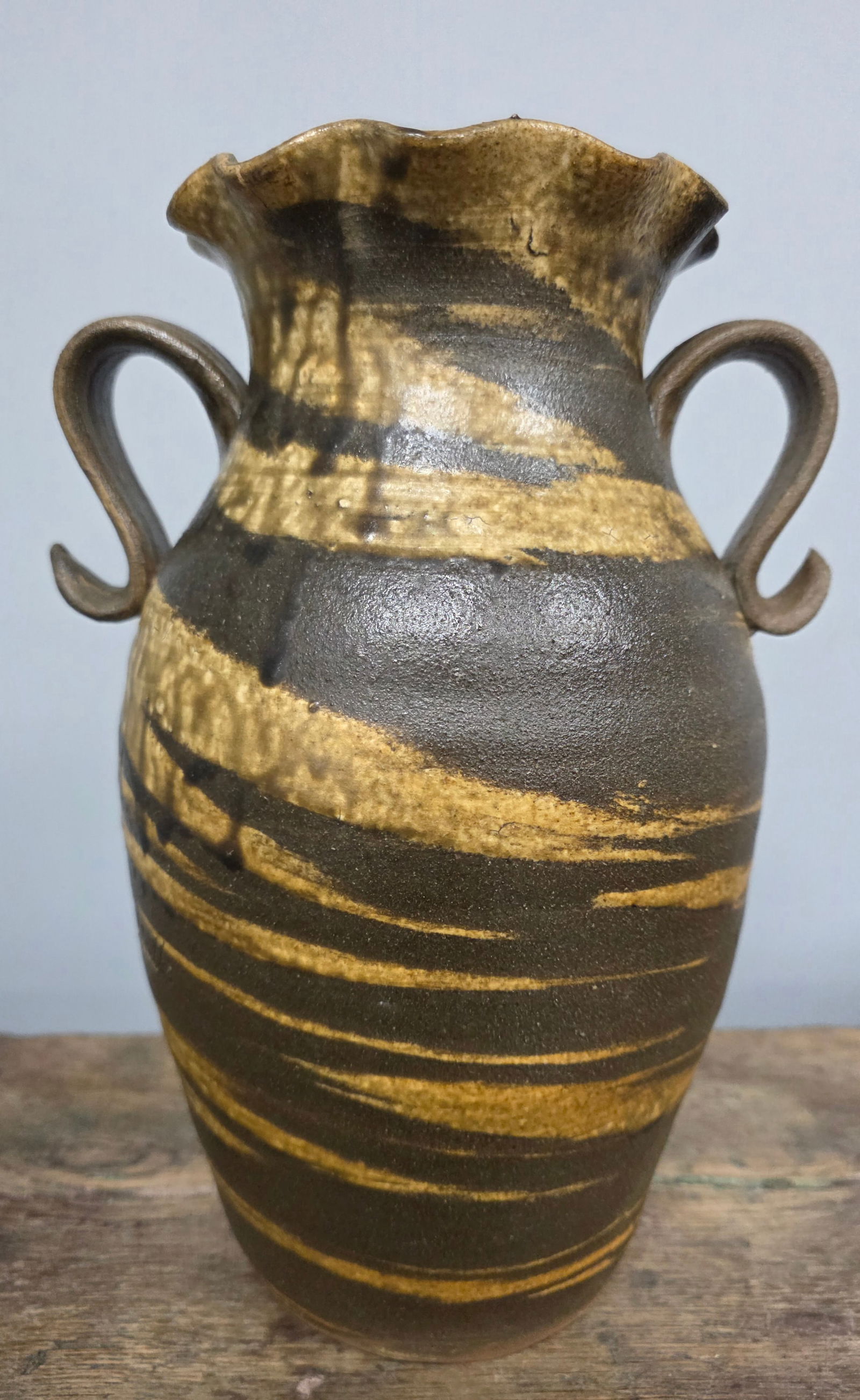 Rare 2010 Clint Alderman Swirl Vase: Rare 2010 Clint Alderman Swirl Vase, great detail and form. Collector grade condition. Standing: 11 1/2" Tall