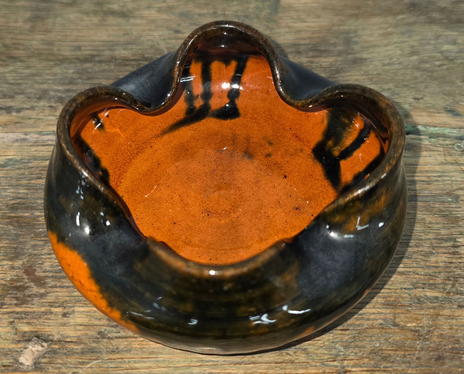 Signed AR Cole 1930's Ashtray: Signed AR Cole 1930's Ashtray in collector grade mint condition, no damage. Sigend on base. 4" Dia.