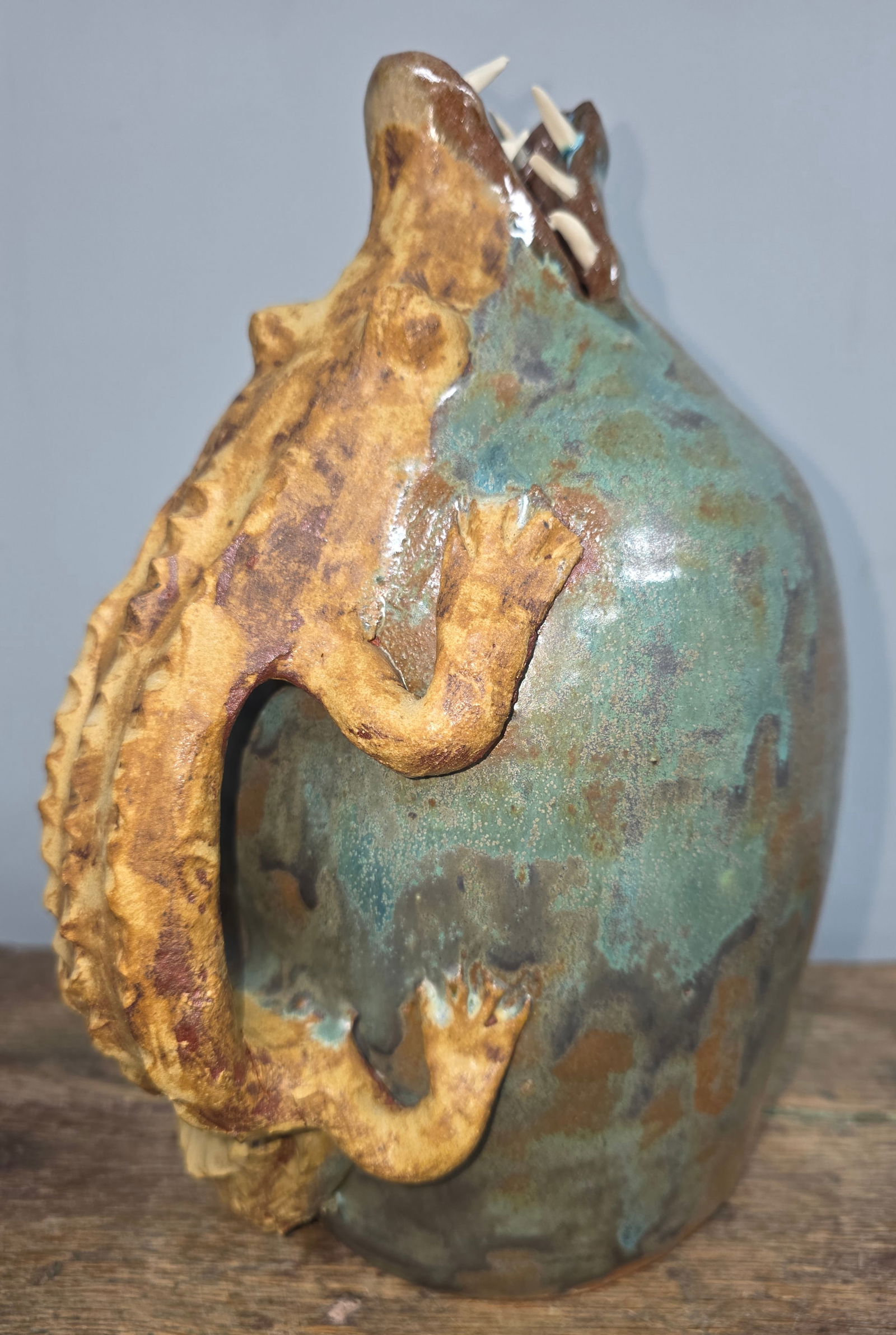 Billy Joe Craven Folk Alligator Jug: Billy Joe Craven Folk Alligator Jug. Exceptional piece of southern folk pottery with no damage. Standing 11" tall.