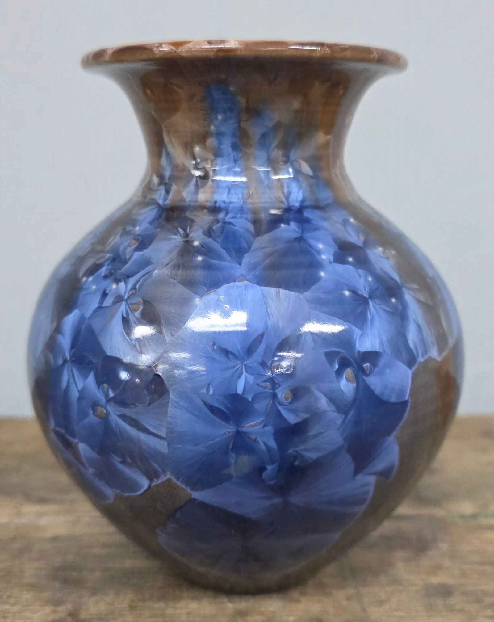 Phil Morgan Crystalline Blue Glaze Vase: Early 2000s Phil Morgan Crystalline Blue Glaze Vase. Stunning example with no condition issues in collector grade condition and signed on the base. Seagrove, Randolph County, North Carolina. Standing