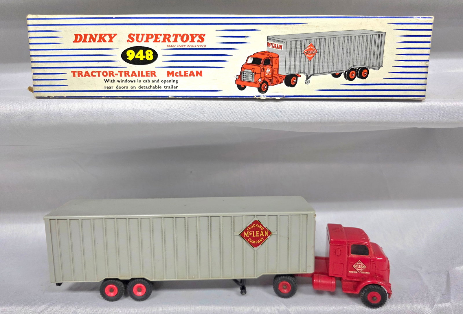 Dinky No.948 McLEAN Tractor Trailer W/ Box (1 of 4)