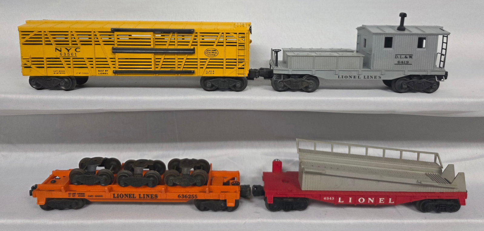 Lionel Postwar Rolling Stock & Freight Car Lot (1 of 3)