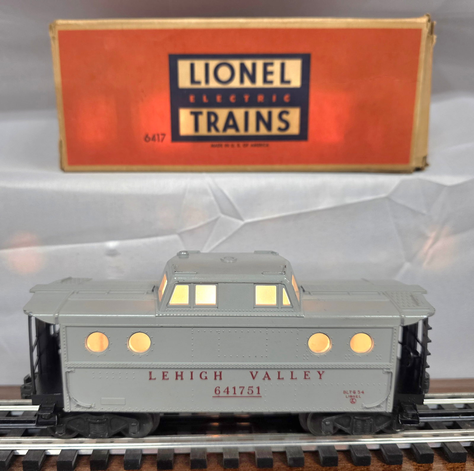 Lionel Postwar 6417 Lehigh Valley Caboose (1 of 9)