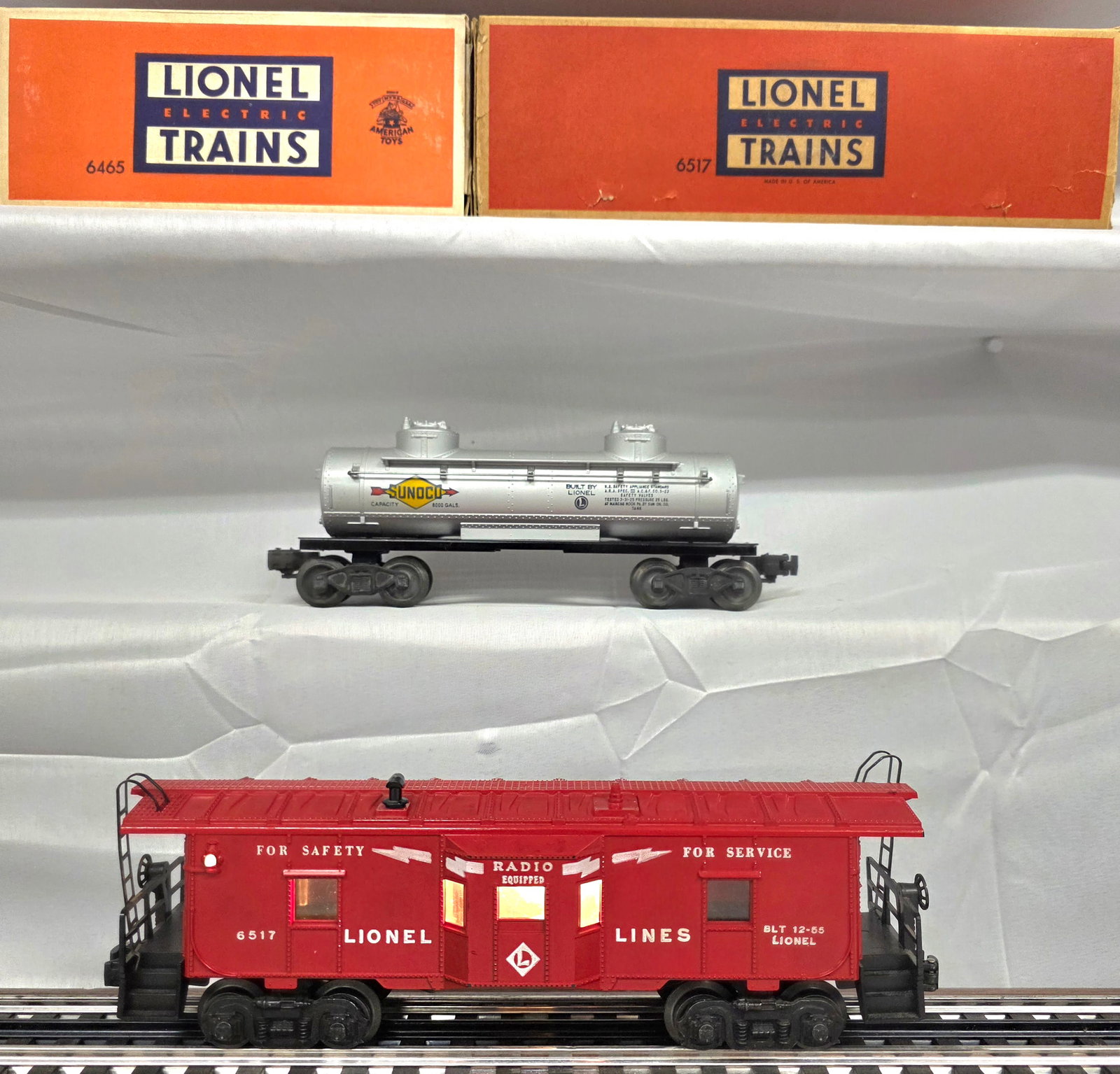 Lionel Postwar Tank Car and Caboose Lot of 2 (1 of 6)