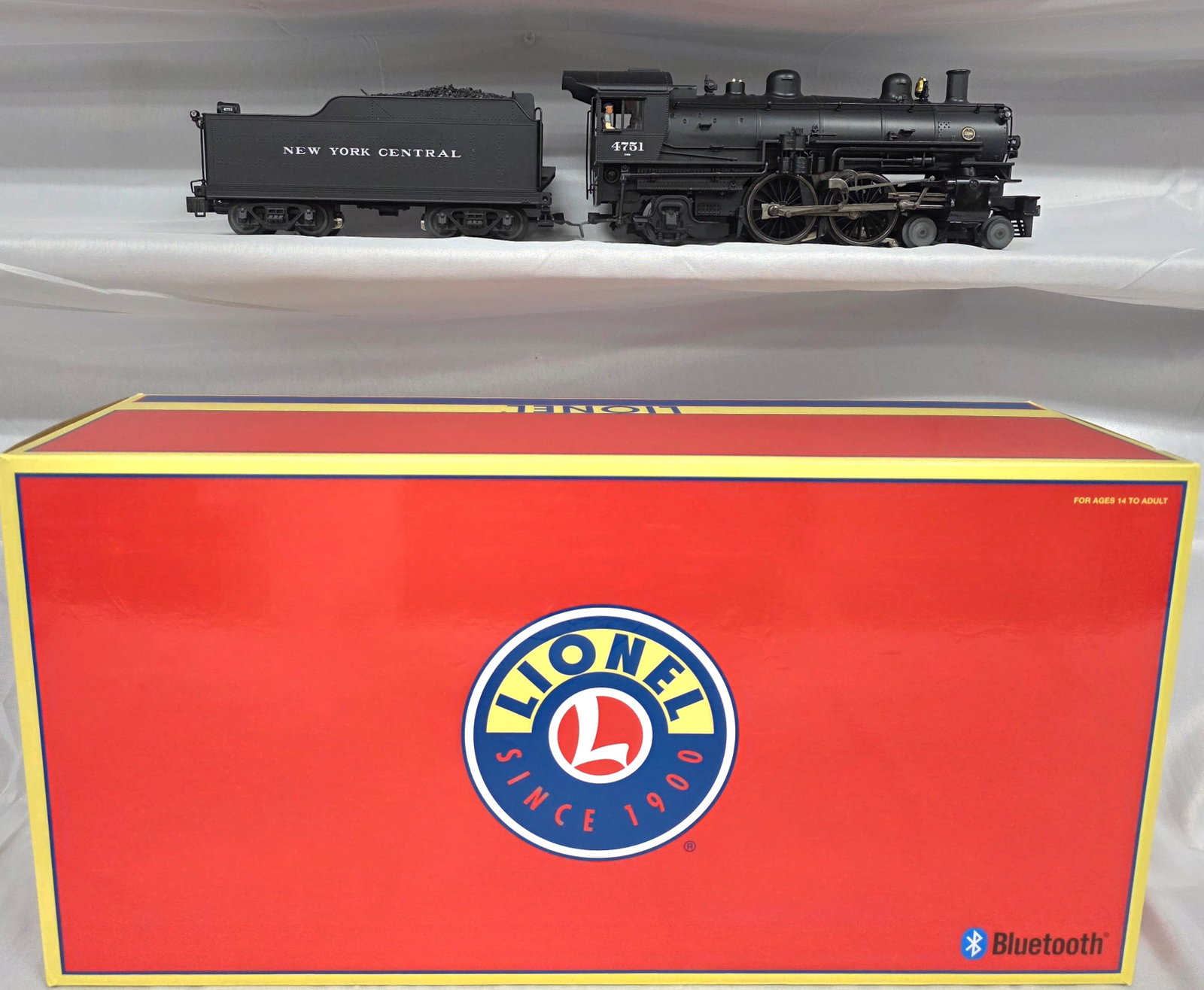 Lionel NYC #4751 Steam Locomotive & Tender (1 of 8)