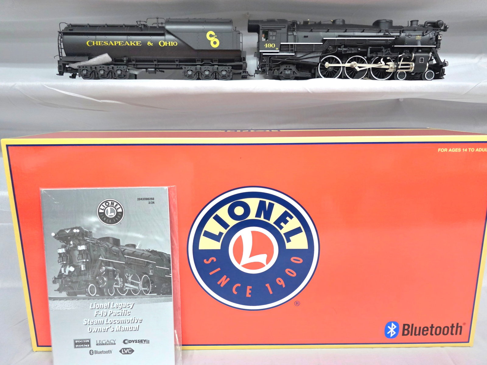 Lionel Legacy F-19 Pacific Chesapeake & Ohio Steam (1 of 9)