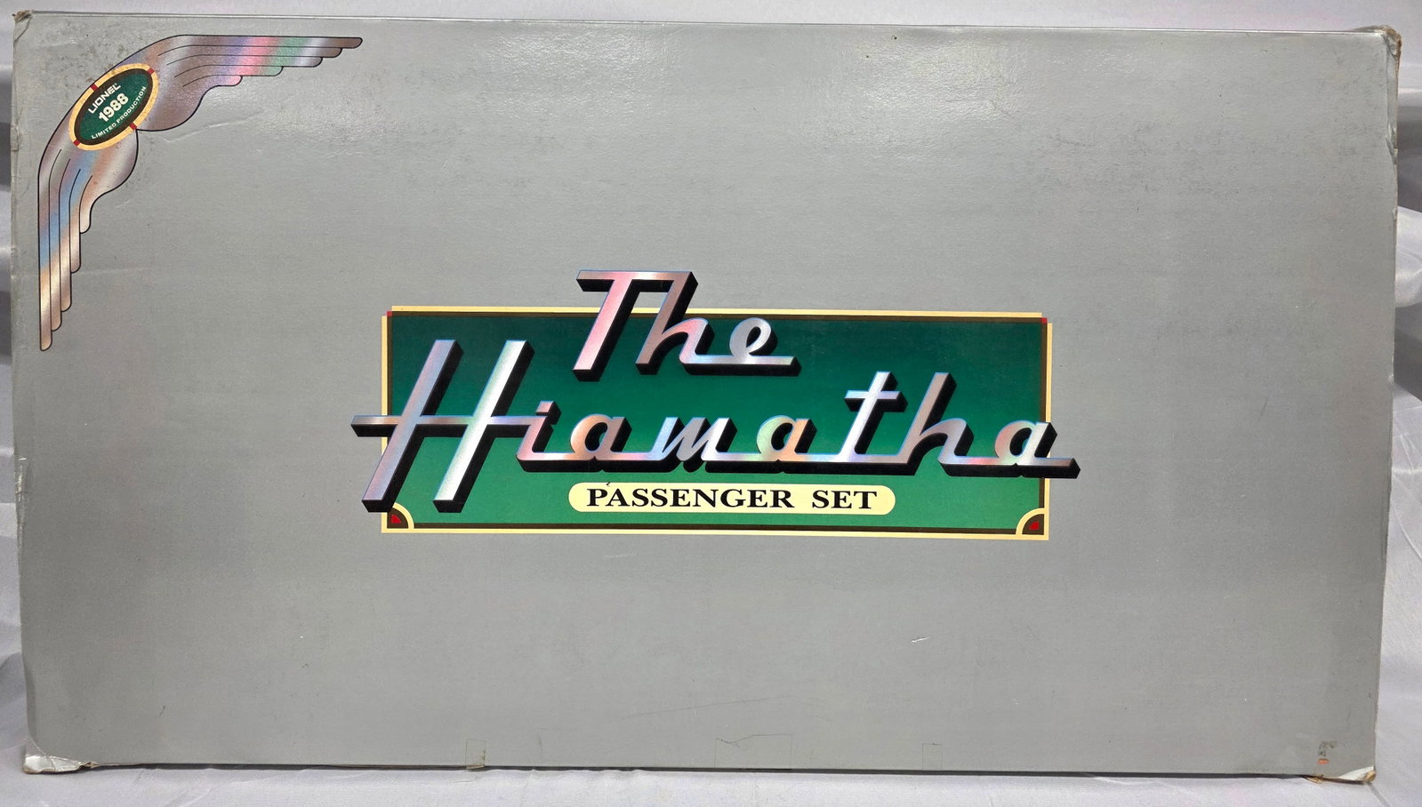 Lionel The Hiawatha Passenger Set with 350E Locomo (1 of 4)