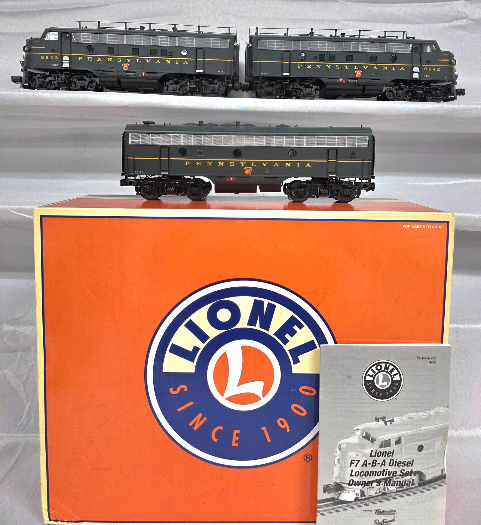 Lionel F7 A-B-A Pennsylvania Railroad Diesel Locom: Lionel model train set consisting of two F7 A-unit diesel locomotives and one F7 B-unit diesel locomotive. Tested in working C-9+ condition.