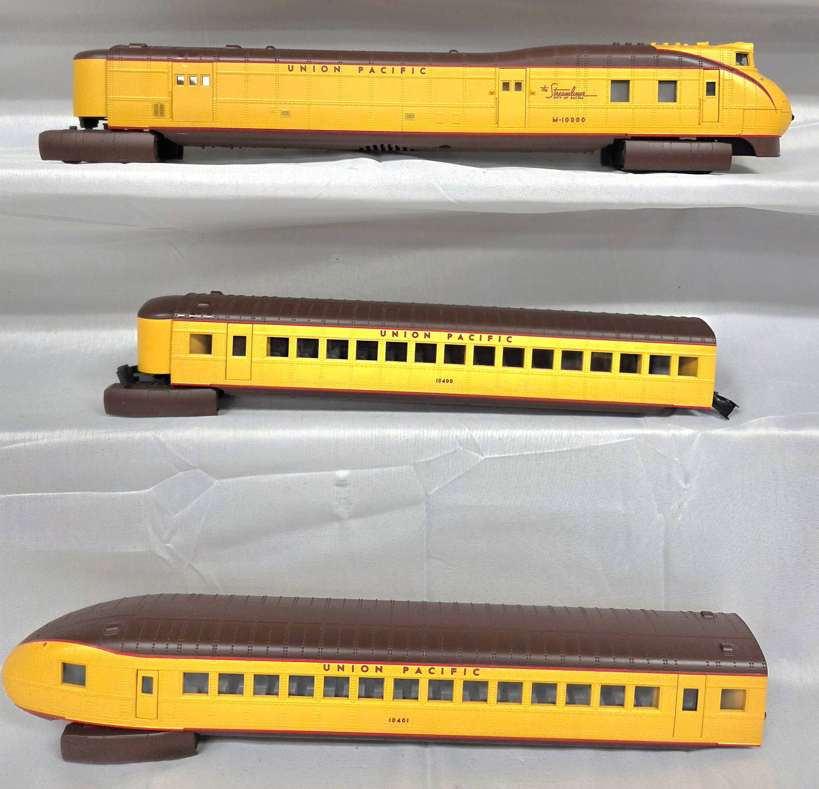 MTH 20-2298-1 UP M10,000 Diesel Passenger Set (1 of 8)