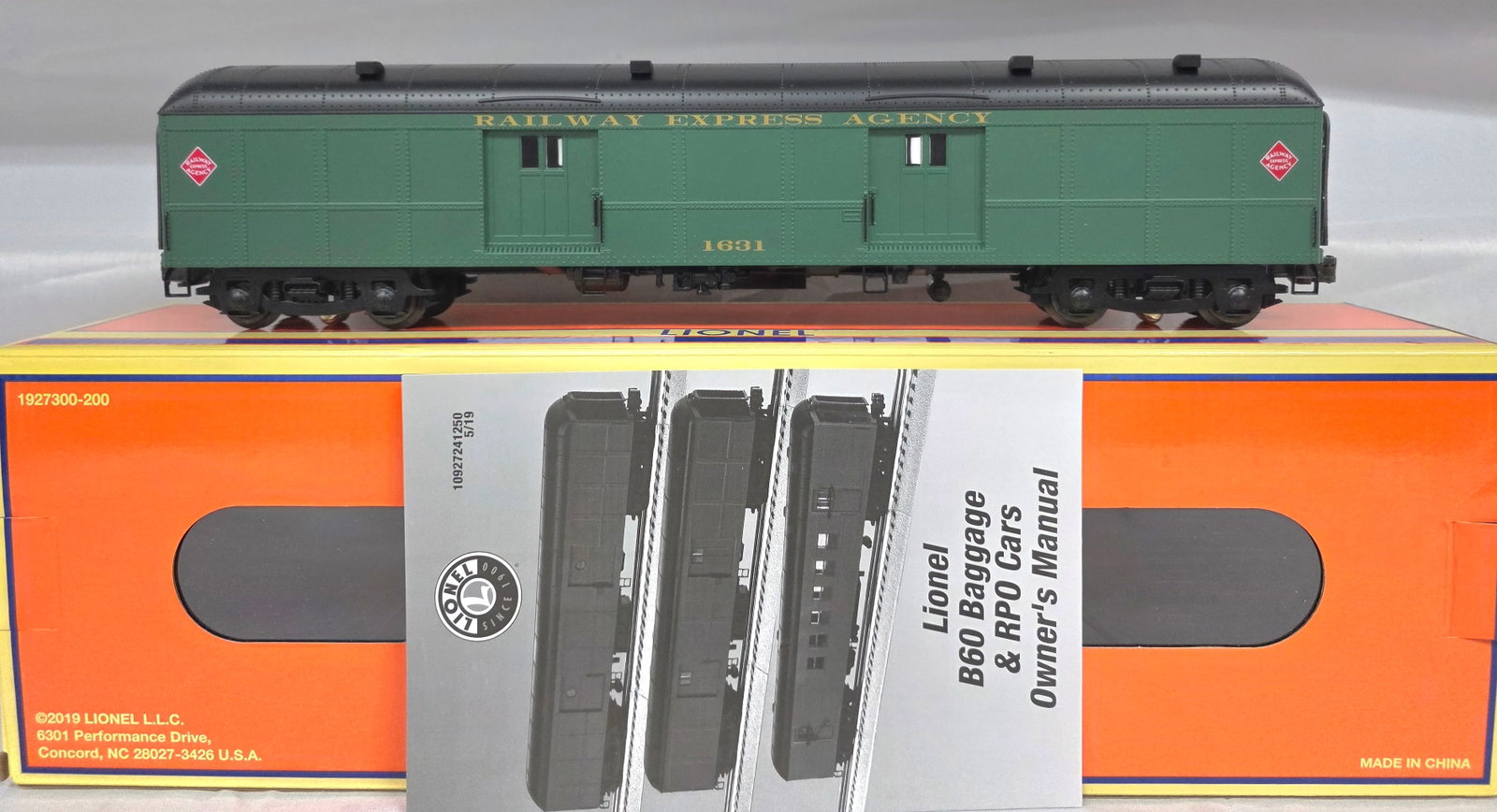 Lionel REA #1631 Baggage Car (1 of 5)