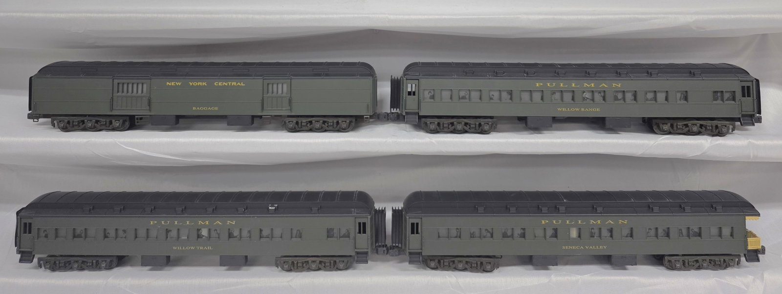Lionel NYC Passenger Car Set of 4 (1 of 7)
