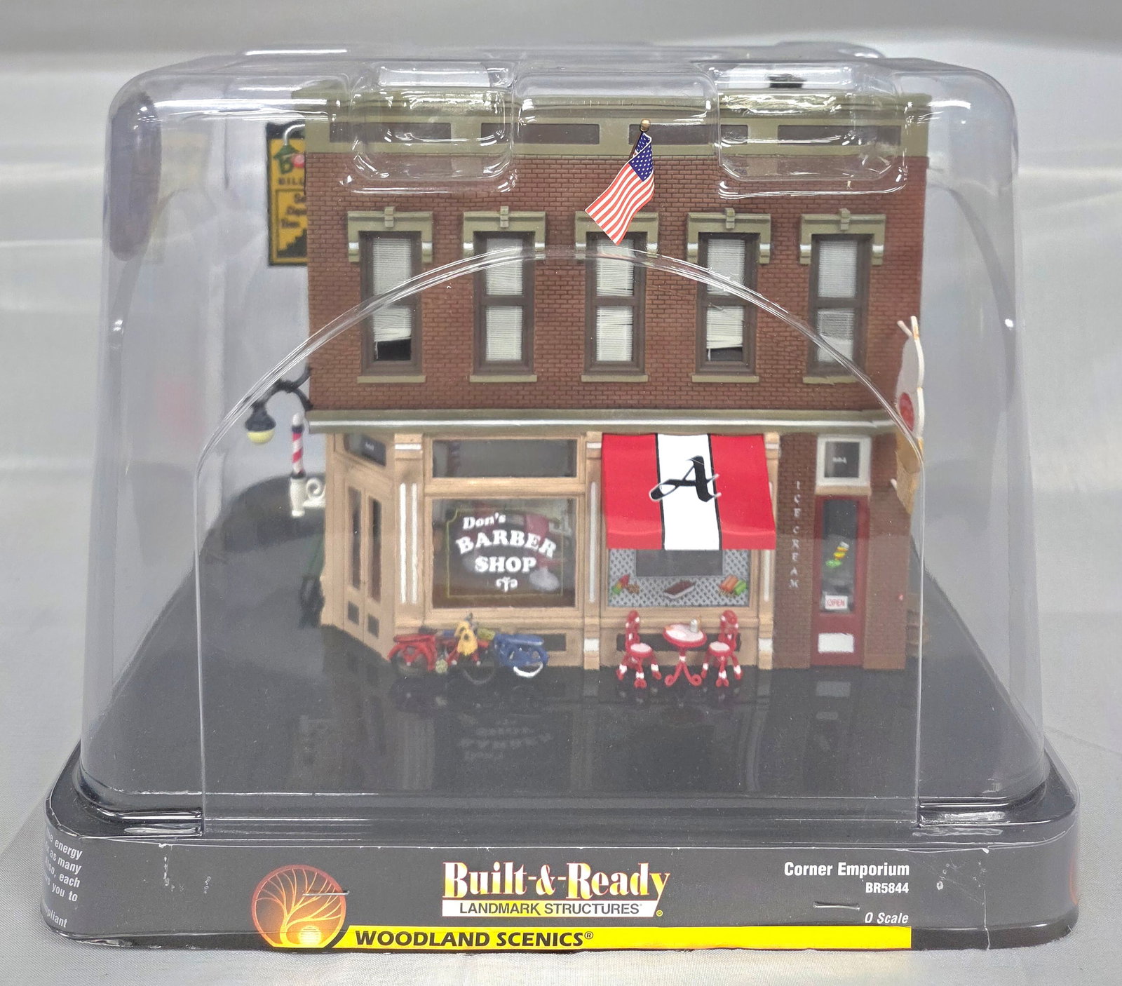 Built & Ready BR 5844 Corner Emporium (NIB) (1 of 4)