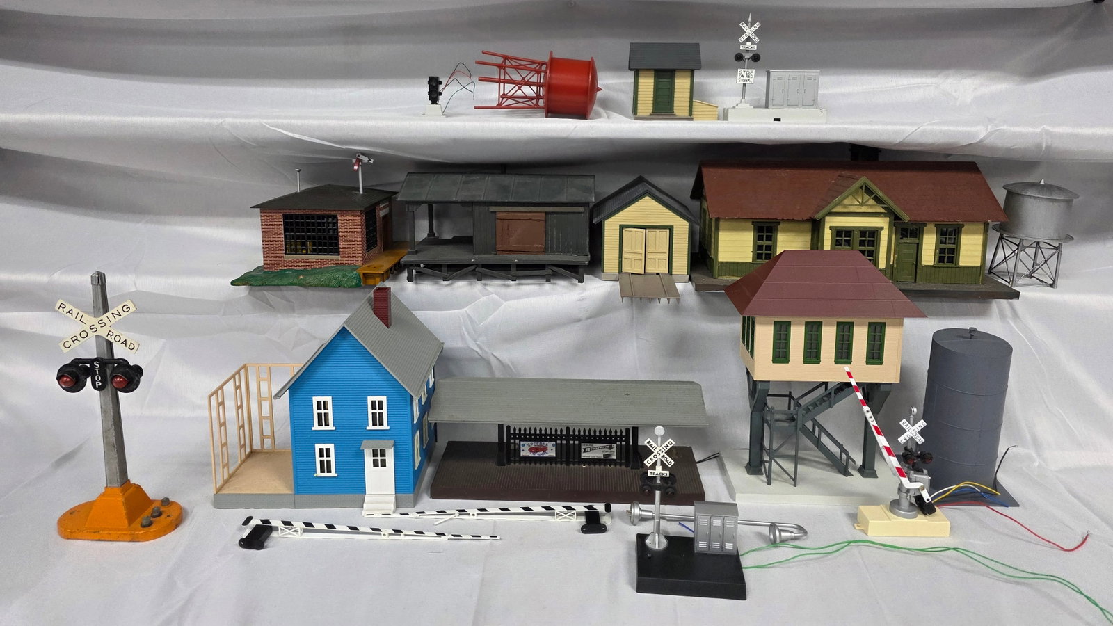 O Gauge Train Layout Accesory Lot of 19 (1 of 1)