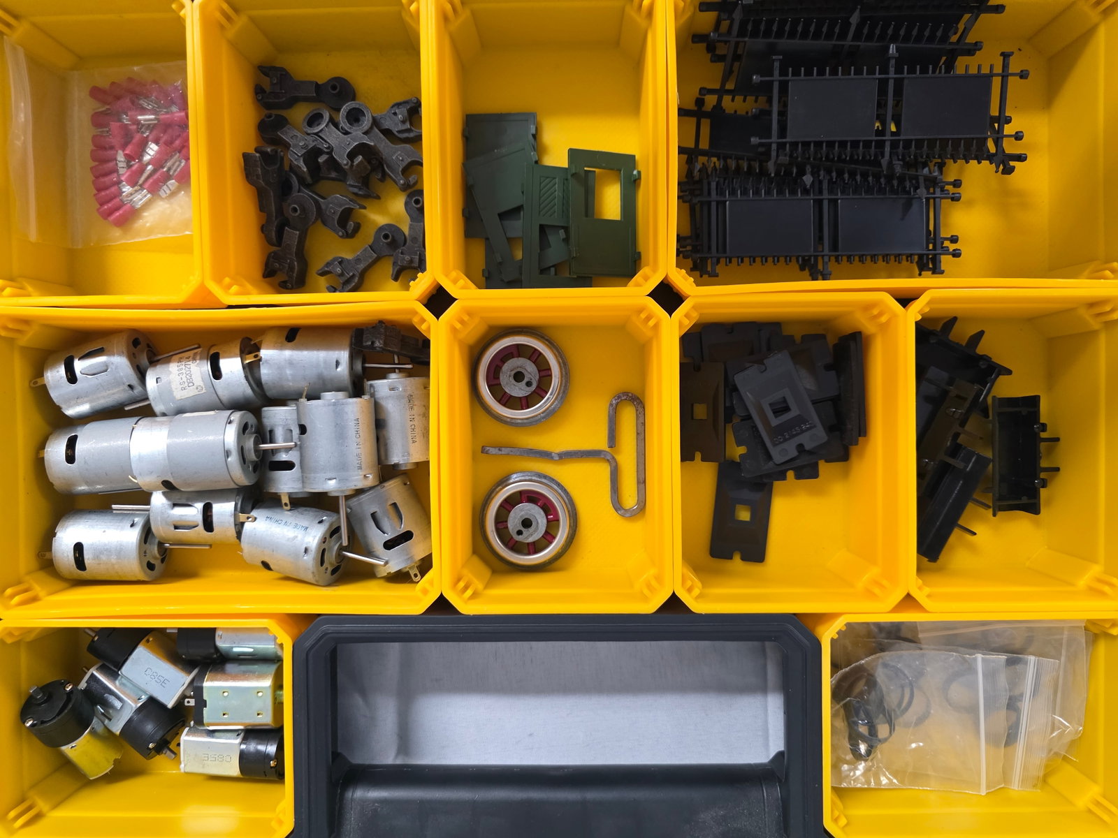 Lionel Postwar Train Parts Lot (1 of 1)