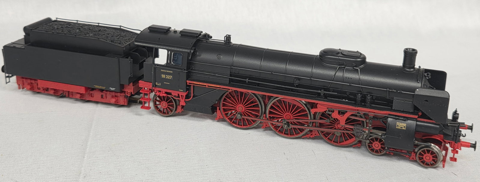 Marklin HO 3092 Engine And Tender Set - 3