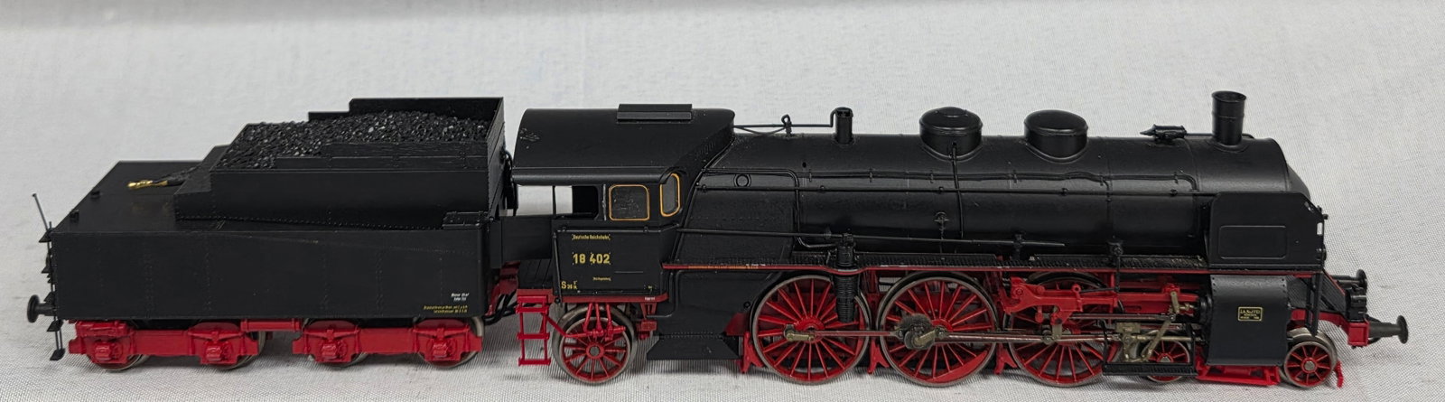 Marklin HO 3005 Engine And Tender Set - 2