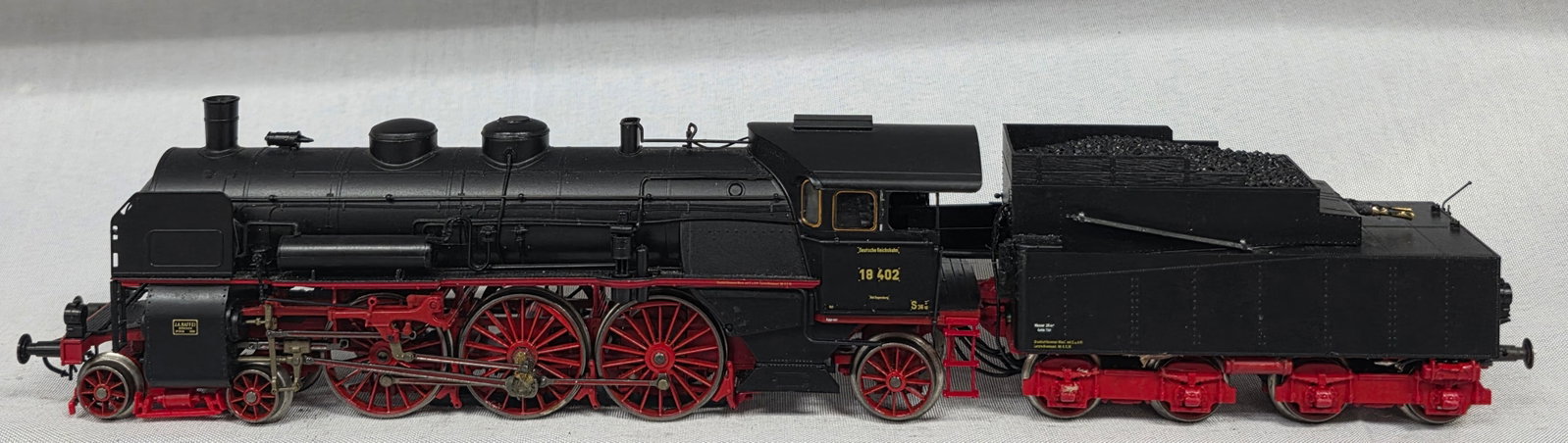 Marklin HO 3005 Engine And Tender Set - 3
