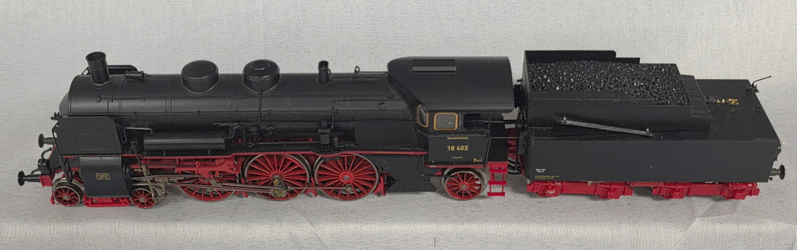 Marklin HO 3005 Engine And Tender Set - 4