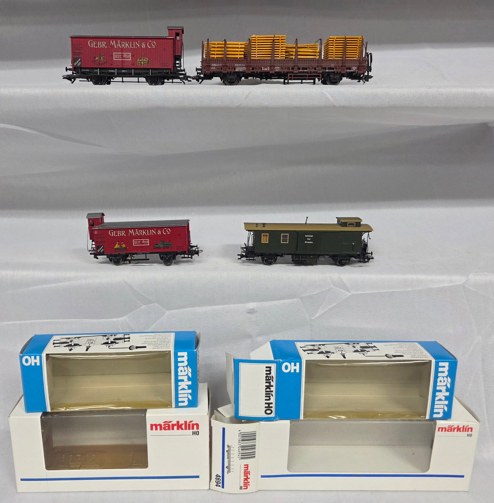 Marklin HO Car Lot of 4: Marklin HO Car Lot of 4 1. 4212. 2. 4694. 3. x2 1989 Museum Wagon.