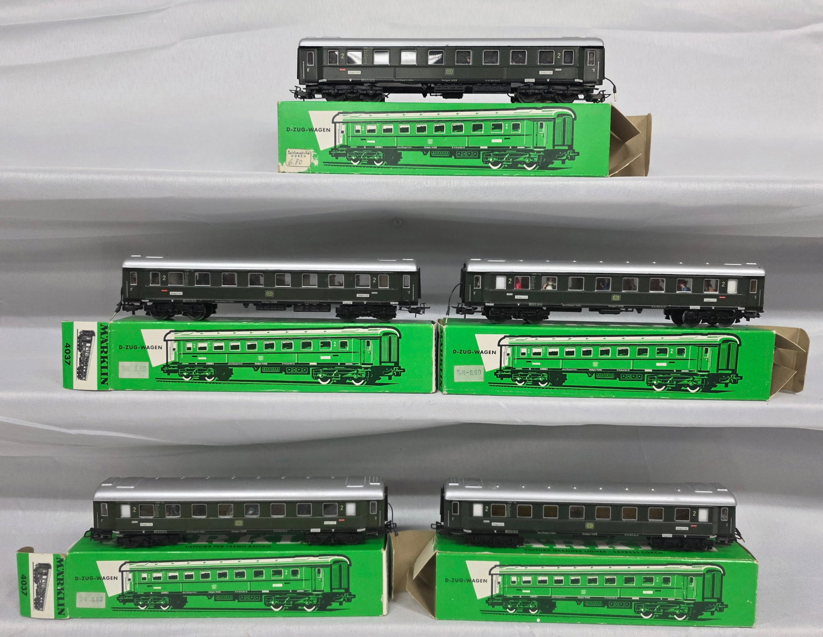 Marklin 4037 Passenger Car Lot of 5: Marklin 4037 Passenger Car Lot of 5. In box, lightly run.