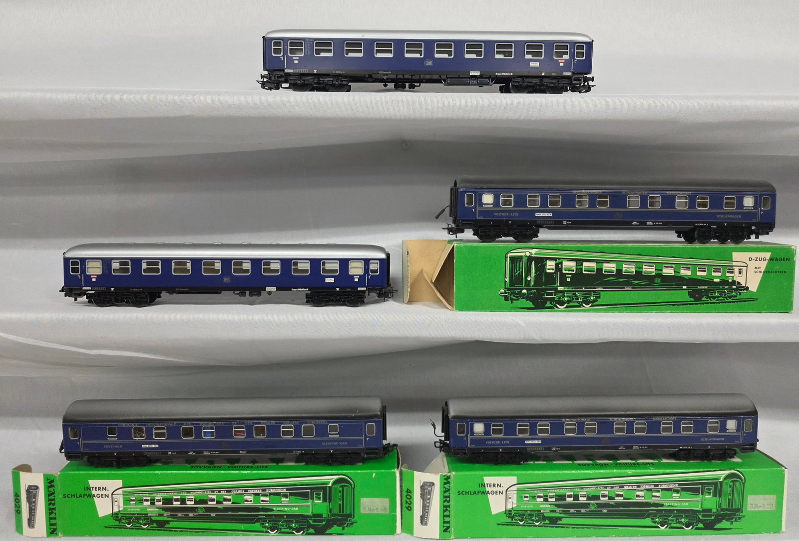 Marklin Passenger Car Lot of 5: Marklin Passenger Car Lot of 5. 1. x3 4029 (one does not have box). 2. x2 4032 (one does not have box).