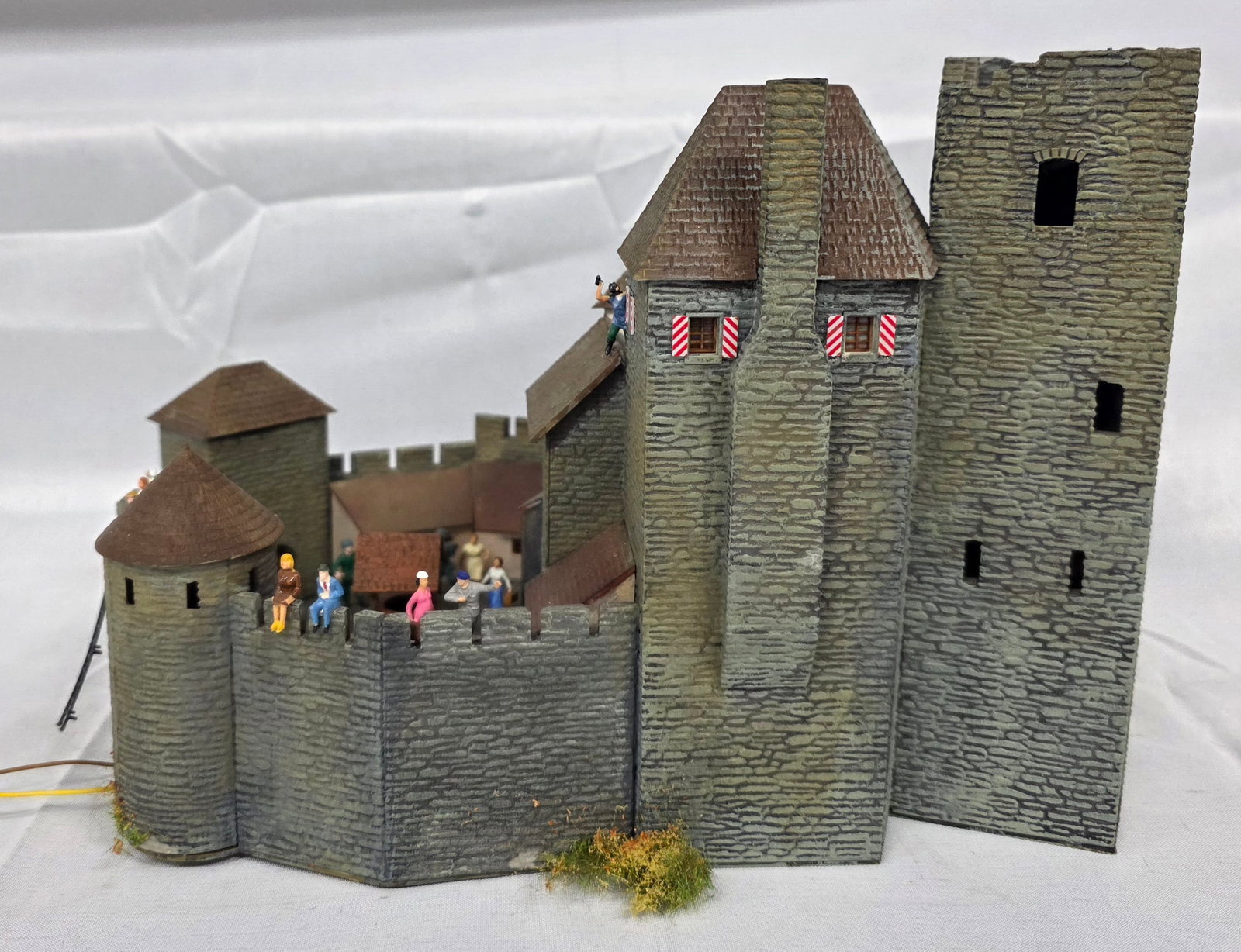 HO Train Accessory Layout Castle Building - 2