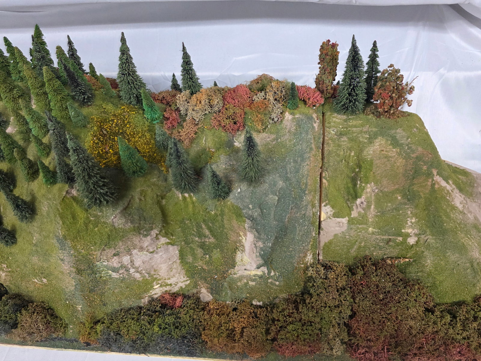 HO Train Layout Mountain Scene - 3