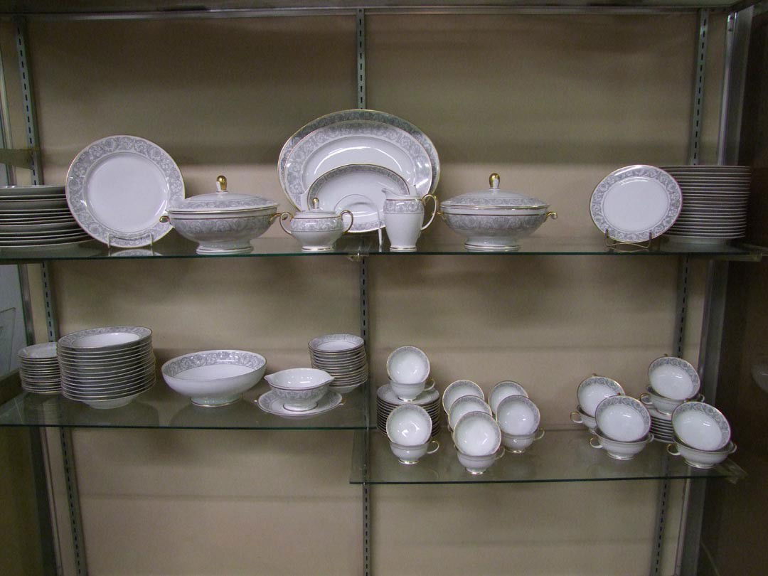 Rosenthal China 1961 Florentine Gold Trim Pattern May 29 2011 Omaha Auction Center In Nebr