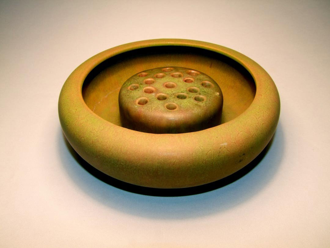 Roseville Carnelian Flower Bowl And Frog: Soft green brown coloration, 9" x 2 3/4" bowl and 4 1/4" diameter frog. No chips, cracks, repairs nor crazing.