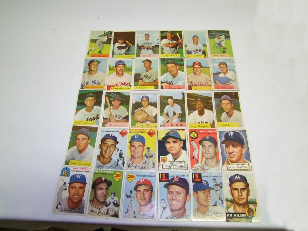 Collection Of 51 Baseball Cards: This lot is 51 cards which includes #184 Willie Mays. Not graded.