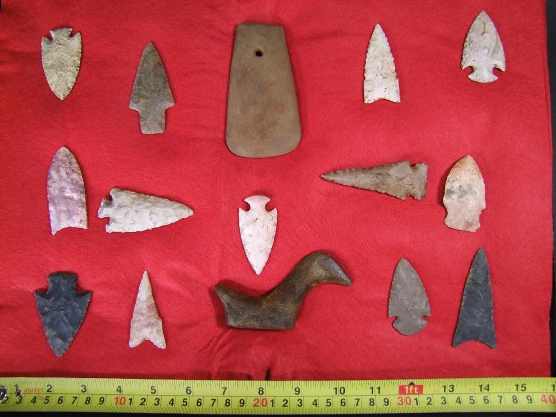 13 Points, Birdstone, Amulet: Thirteen Indian points measuring 2 1/8" to 3", birdstone measuring 3 3/4" x 2 1/4" and amulet or pendant measuring 2 1/8" x 4".