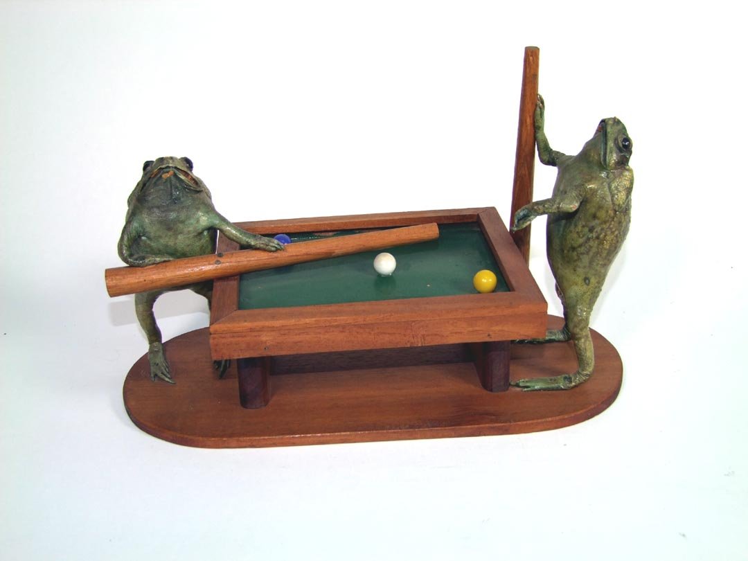 Taxidermy Frog Pool Players: Actual frogs playing a game of pool in very good condition. 13" x 5 1/2" x 7 3/4" high.