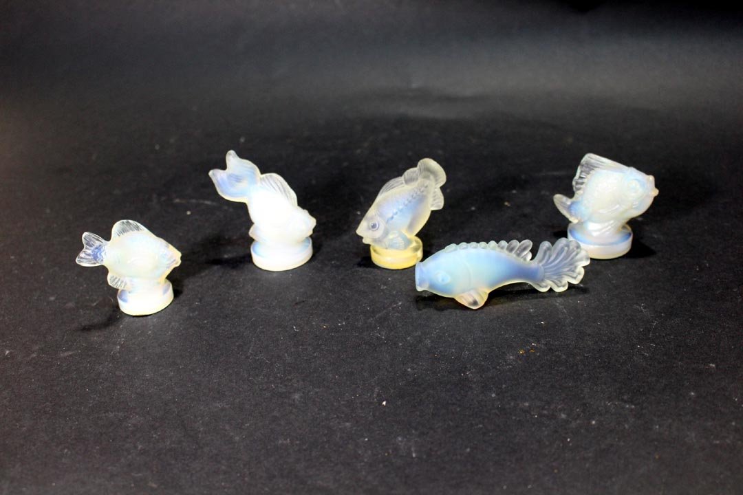 5 Sabino Fish: Group of 5 Sabino fish, all signed. Tallest one is 2 1/2" and all in very good condition.