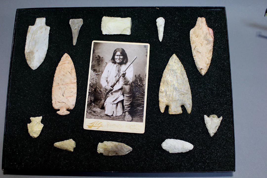 Collection Of 12 Stone Points: 12 stone arrow heads, spear heads and scraper displayed around a current cabinet card. Sizes vary up to 4 1/2".