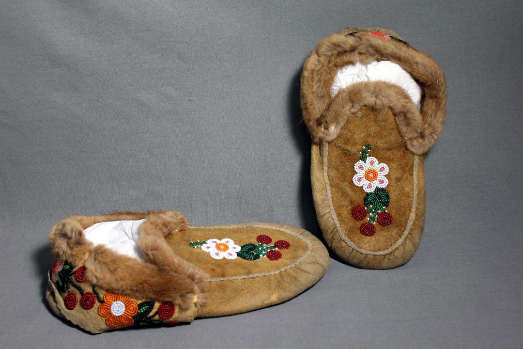 Chippewa Beaded Moccasins (1 of 5)
