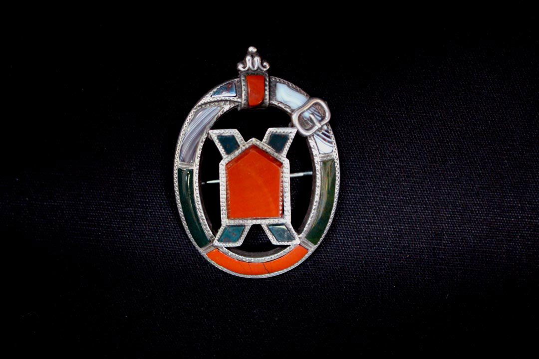 Scottish Pebble Agate Kilt Pin (1 of 2)