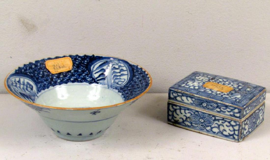 2 Chinese Blue and White Porcelain Articles (1 of 7)