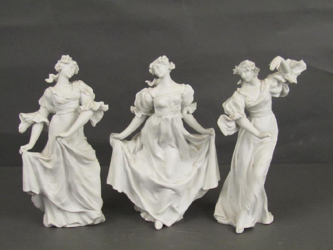 Signed E. Quinter - 3 Porcelain Figures (1 of 10)