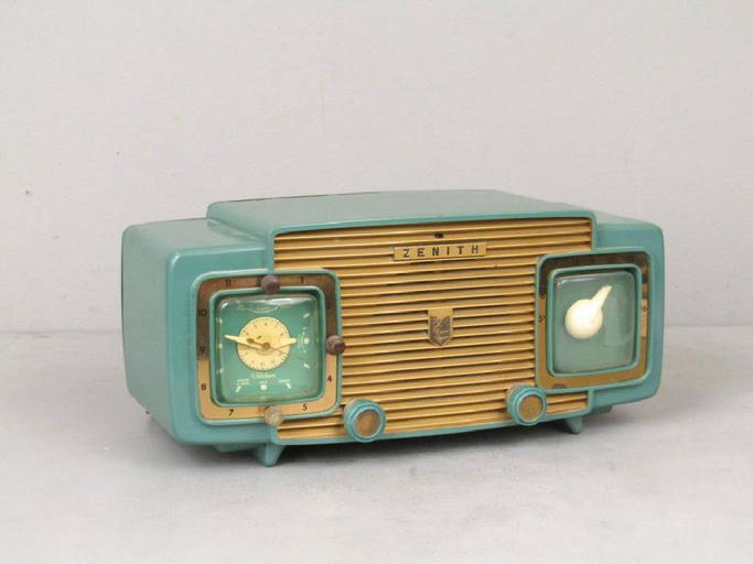 Vintage Zenith Clock Radio