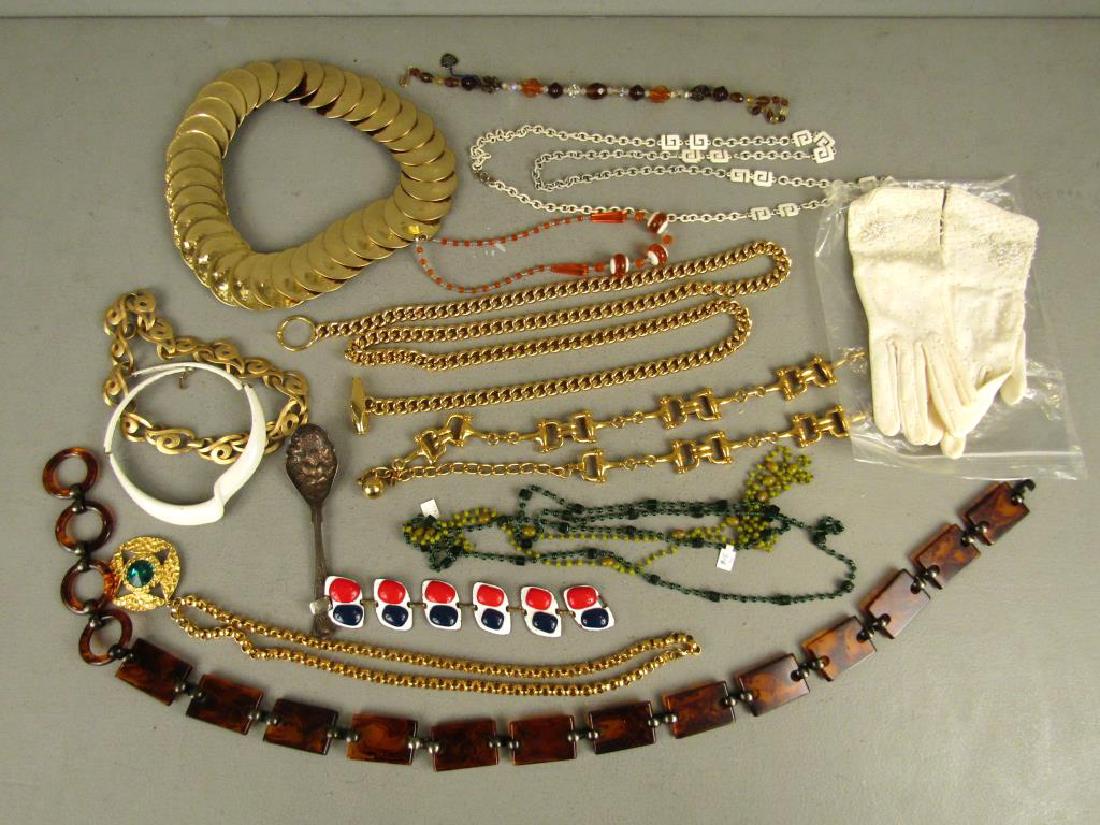 Assorted Ladies Costume Accessories (1 of 5)