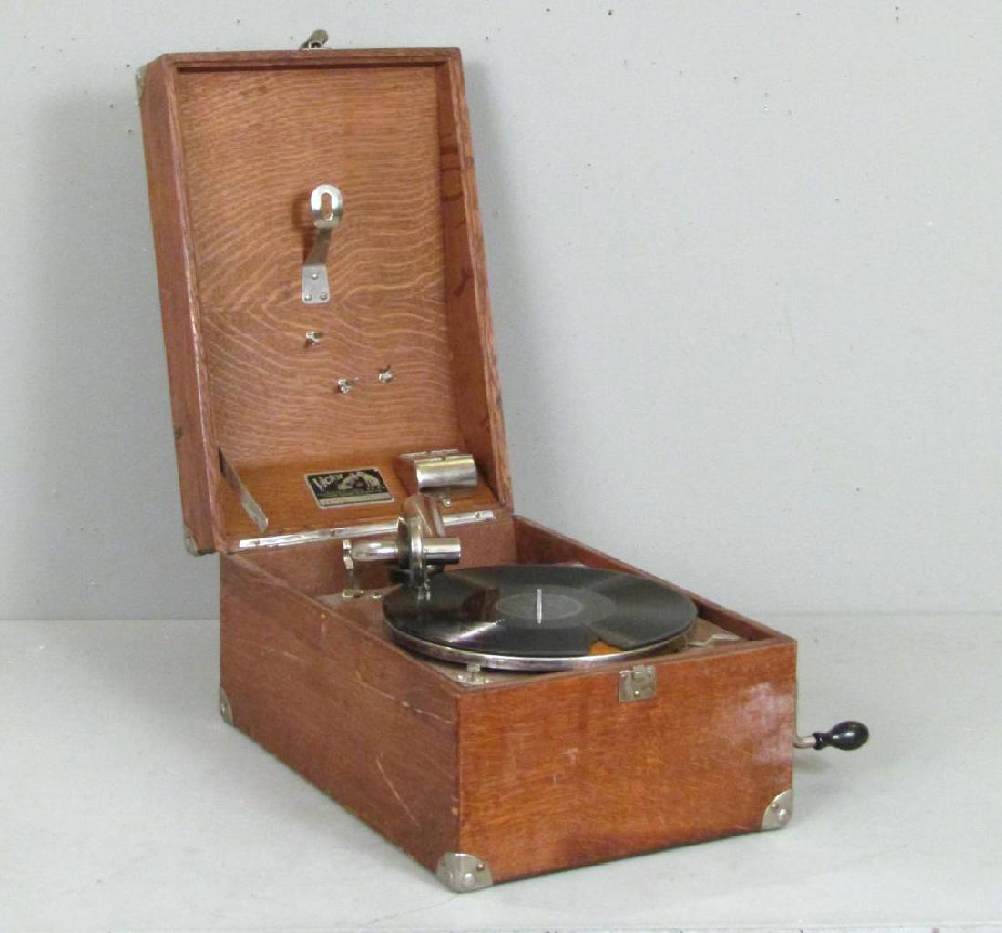 Vintage Victor Victrola Talking Machine (1 of 6)