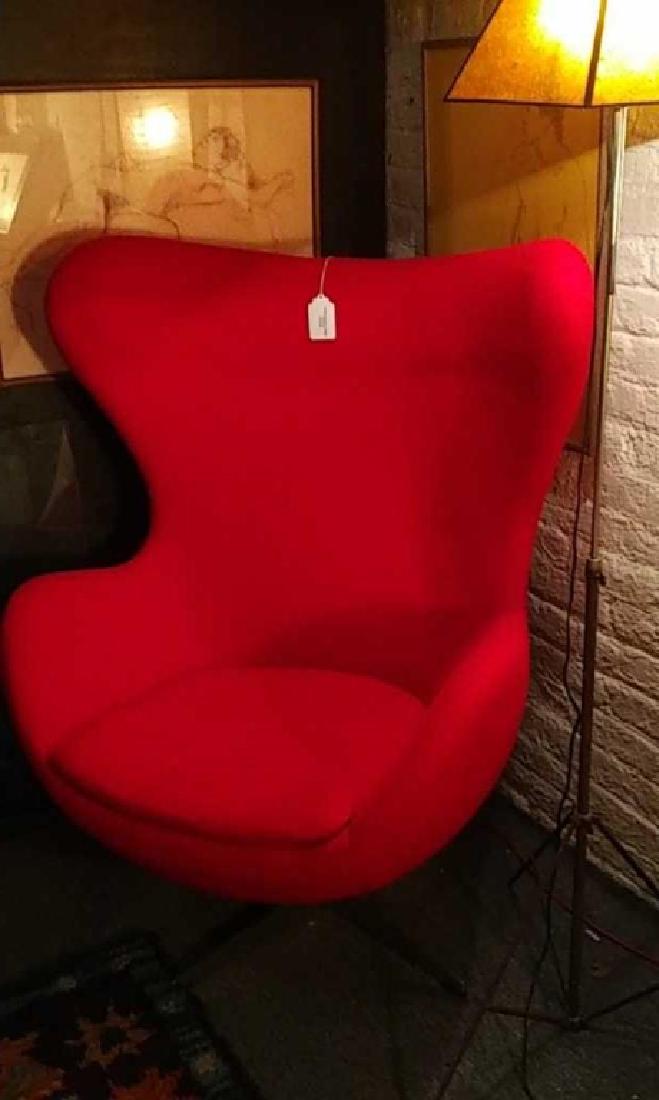 Arne Jacobsen Style Swivel Chair. Wing style: chair with pad cushion and chrome base. 34 x 29 x 45.