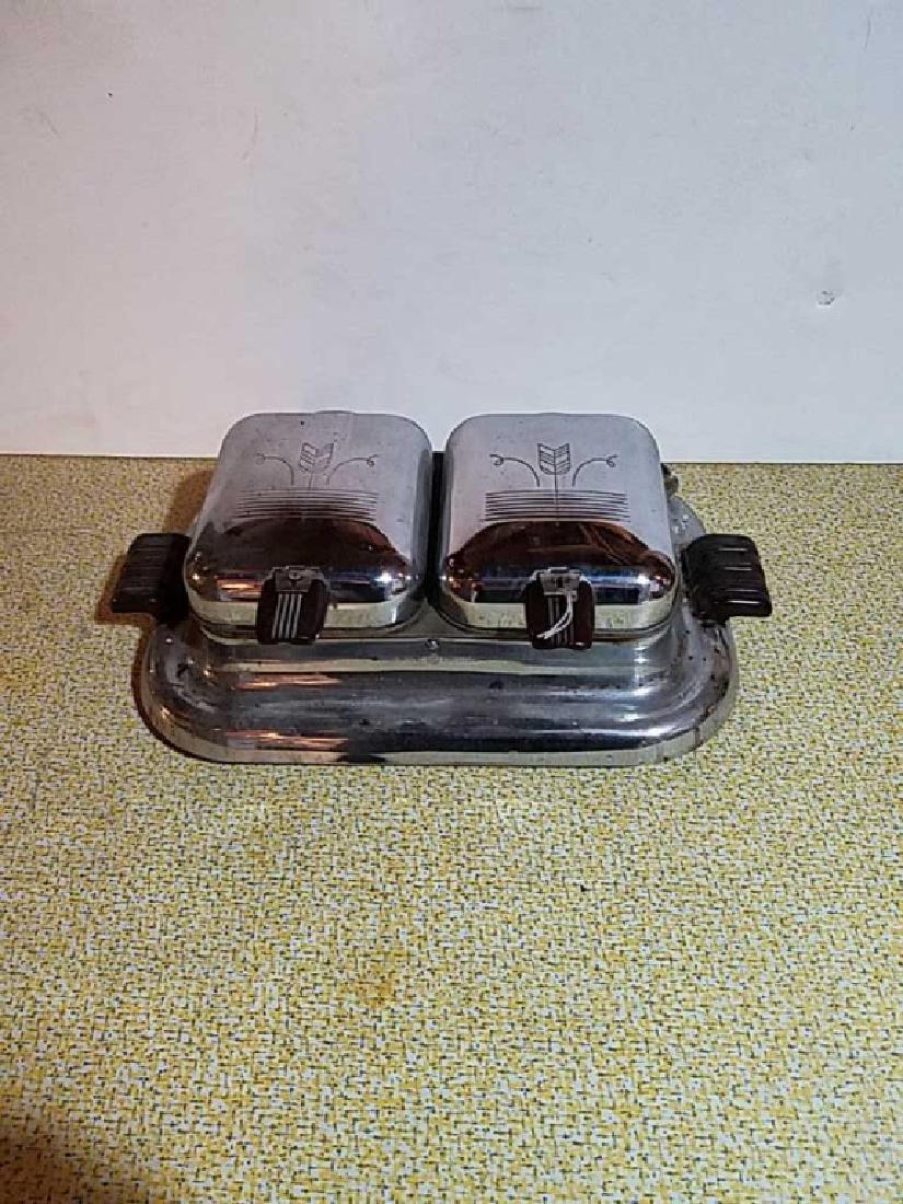 Vintage waffle maker: Chrome and bakelite