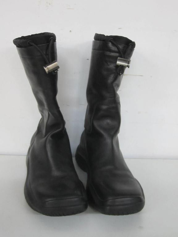 Pair Prada Black Leather and Lined Winter Boots: Pair Prada Black Leather and Lined Winter Boots Vibram. Size 37.