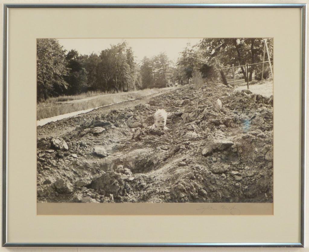 Sylvia Plachy (Hungarian/Amer. b.1943) - Photo: Signed lower right. 9H x 12"W (12"H x 15"W)"