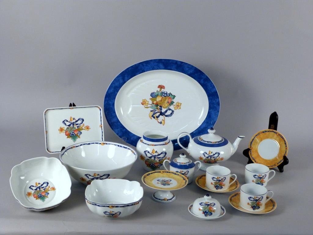 Limoges "Borghesi" Pattern Serving Set, 13 pieces: Bernardaud & Limoges, porcelain,comprising one large well-n-tree serving dish, one large serving bowl, two scalloped bowls, one sugar bowl, one candy dish, one butter dish, one small rectangular servi