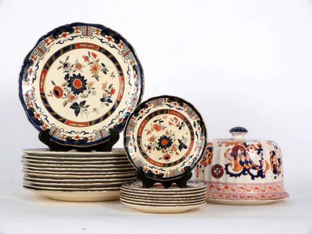 English Imari Patter Dinnerware: Ceramic, 20 Mason's Ironstone plates (larger: 10 1/2" D); and a Worcester covered cake plate. (150 East 69 Street Estate).