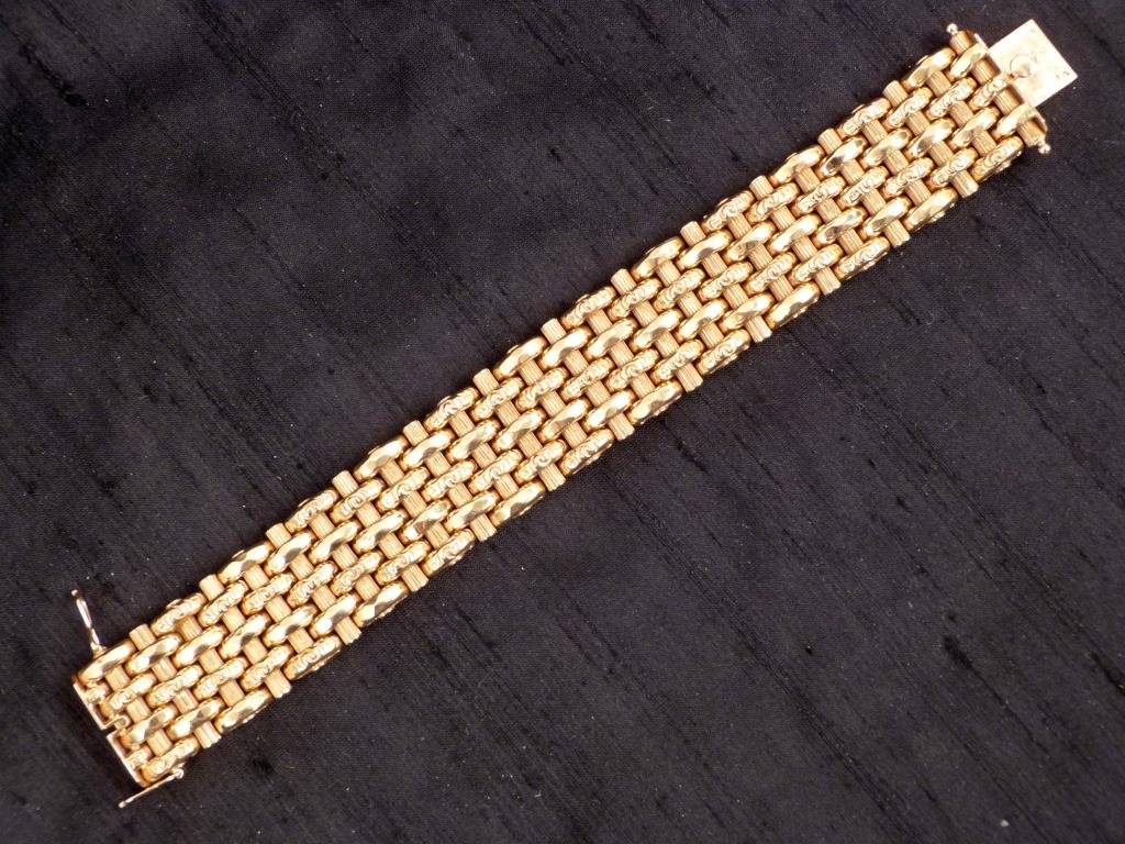 European Gold Chain Link Bracelet: Textured and plain links. 7 1/8" long (closed). 65 grams. Unidentified hallmarks, likely 18K gold. (320 Central Park West Estate)