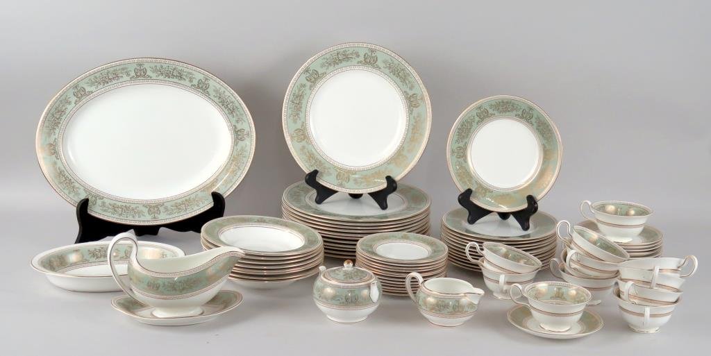 75 Piece Wedgewood Dinner Service (1 of 6)